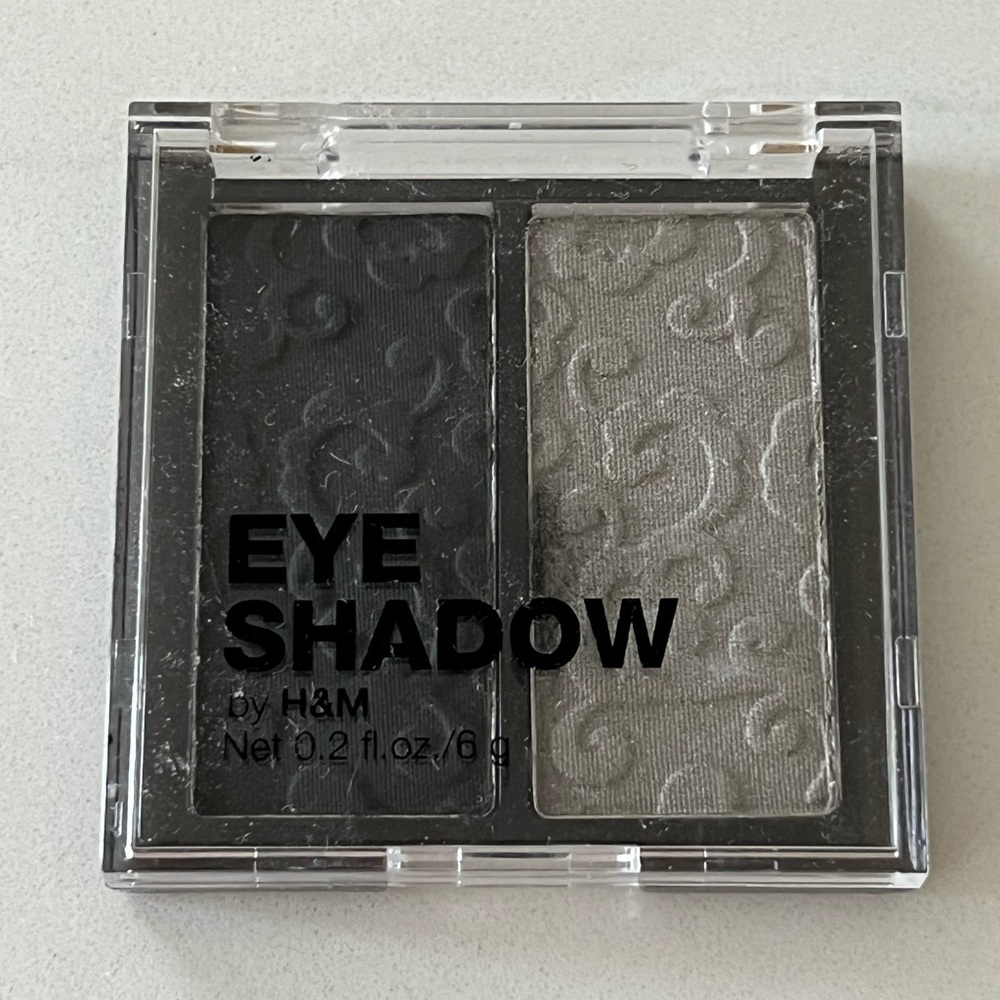 H&M Dual-Tone Black and Gray Eyeshadow